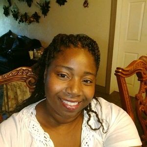 Meet your Posher, Desiree